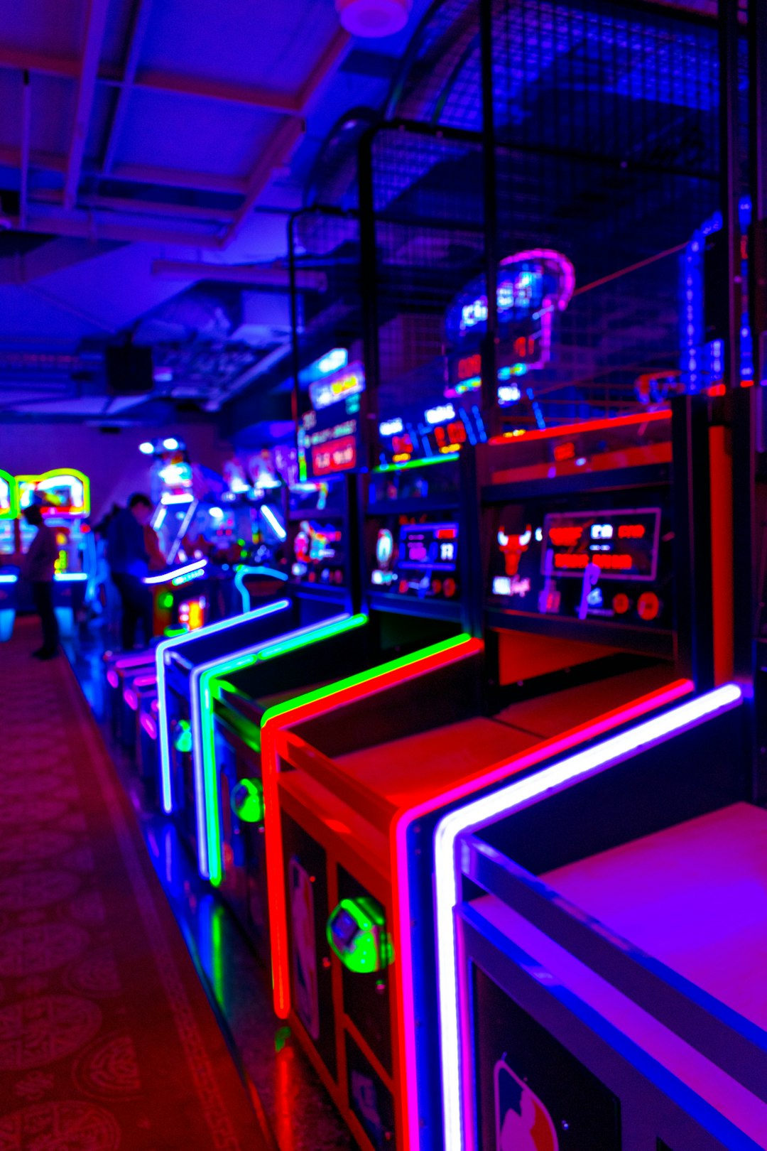 Lee más sobre el artículo El encanto eterno de las máquinas arcade: historia, tipos y cómo elegir la ideal