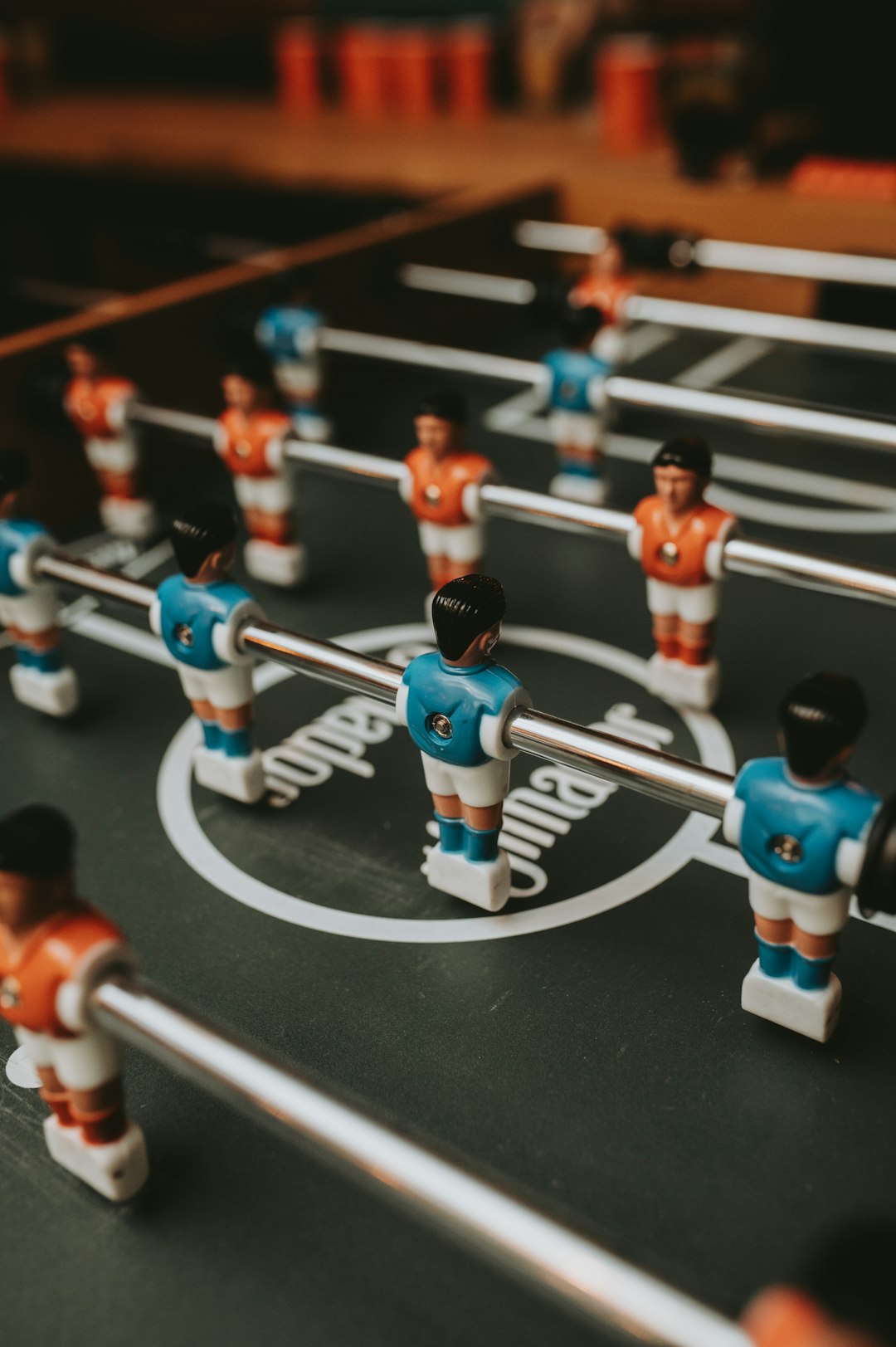Lee más sobre el artículo Guía experta sobre futbolines: historia, tipos, mantenimiento y cómo elegir la mejor mesa