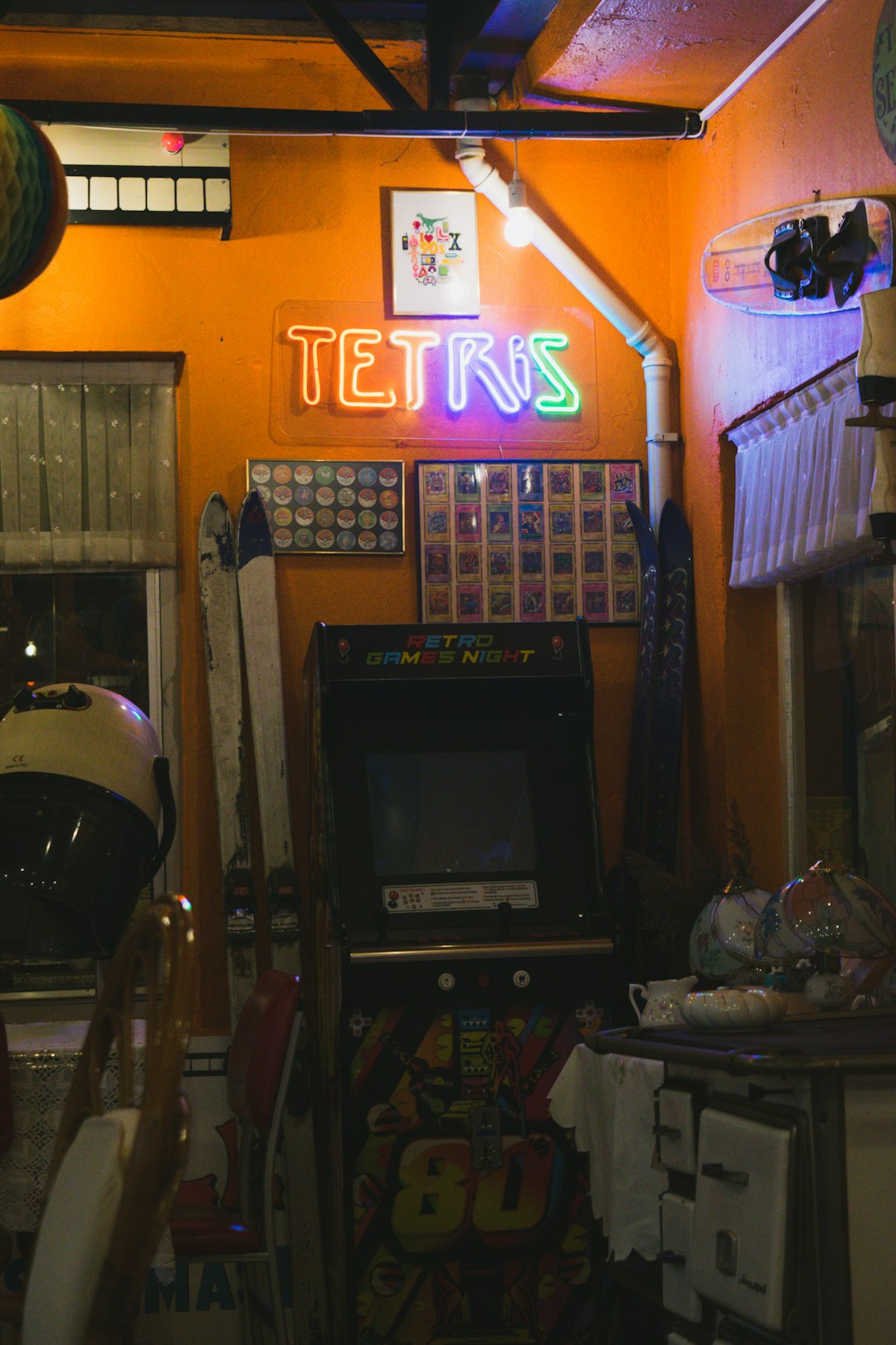 Lee más sobre el artículo Máquinas arcade: historia, tipos, juegos y cómo elegir la mejor para casa o negocio