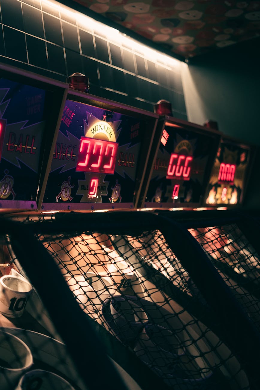 Lee más sobre el artículo Máquinas arcade: historia, tipos y guía para elegir la perfecta